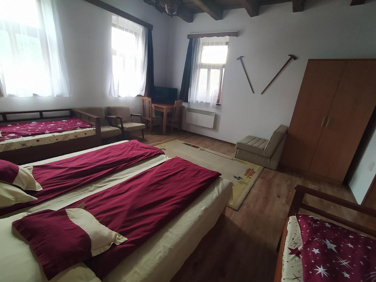 Heni Vendeghaza Hotel Vadna ภายนอก รูปภาพ